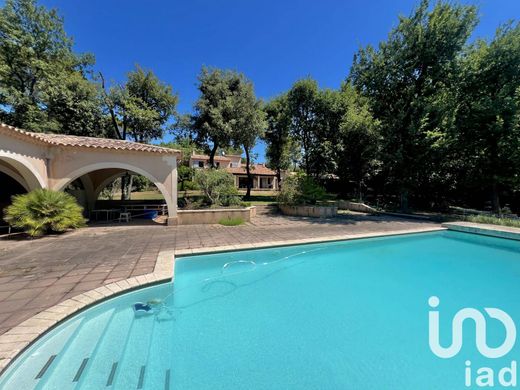 Villa in Saint-Maximin-la-Sainte-Baume, Var