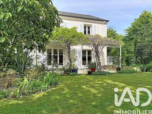 Villa in Saint-Prix, Val d'Oise