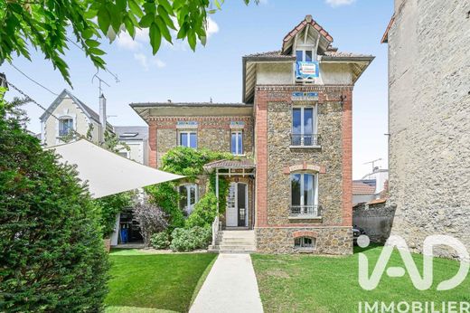 Villa in Saint-Maur-des-Fossés, Val-de-Marne