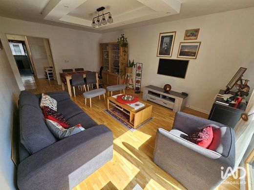 Apartment in Asnières-sur-Seine, Hauts-de-Seine
