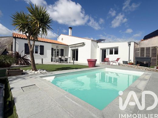 Villa in Périgny, Charente-Maritime