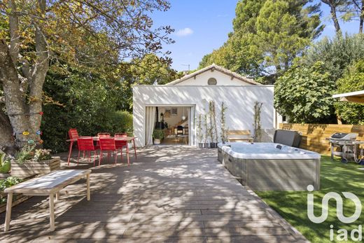 Villa in Aix-en-Provence, Bouches-du-Rhône