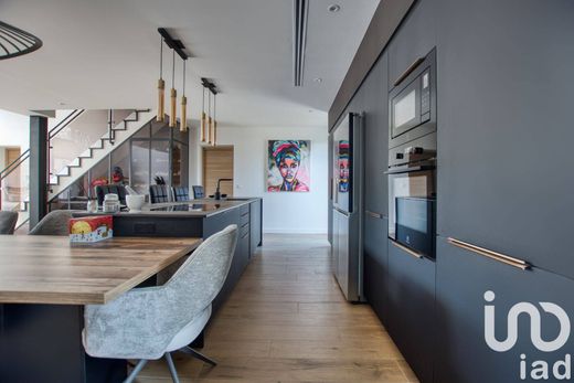 Villa in Saint-Genès-de-Fronsac, Gironde