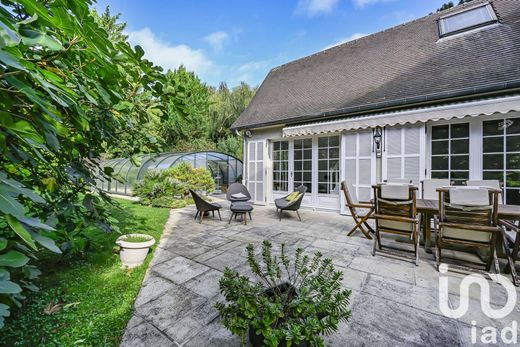 Villa a La Celle-Saint-Cloud, Yvelines