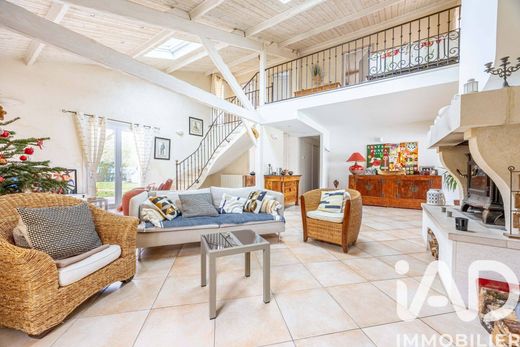 Вилла, Yvrac, Gironde