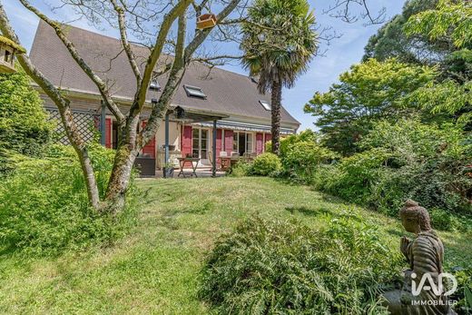 Βίλα σε Saint-Prix, Val d'Oise