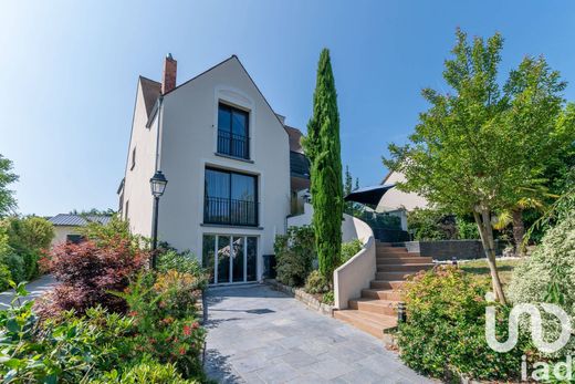 Вилла, Igny, Essonne