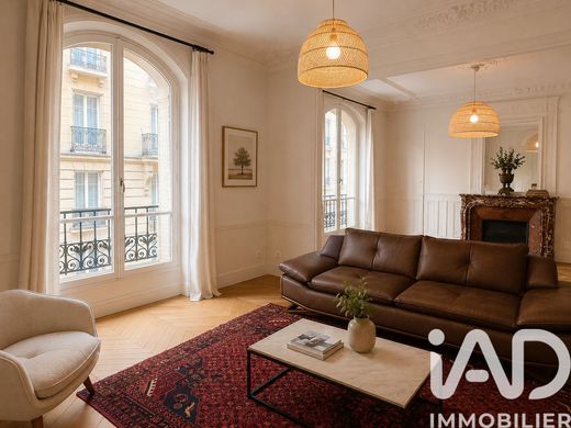 Apartment in Montmartre, Abbesses, Grandes-Carrières, Paris