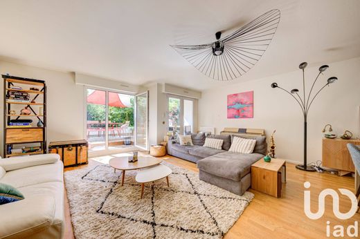 아파트 / Suresnes, Hauts-de-Seine