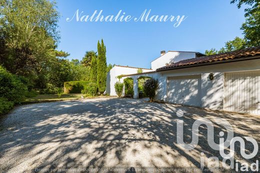 Breuillet, Charente-Maritimeのヴィラ