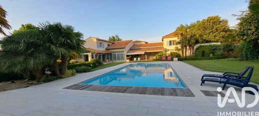 Villa in Saint-Germain-de-Lusignan, Charente-Maritime