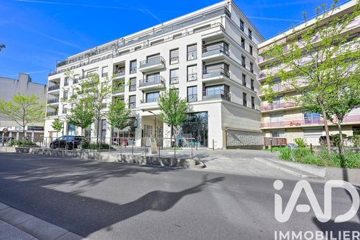 Apartament w Bourg-la-Reine, Hauts-de-Seine