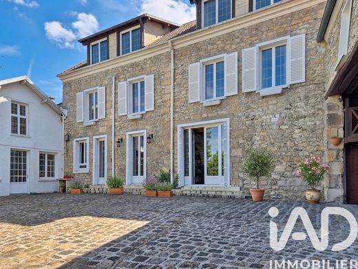 Villa in Viarmes, Val d'Oise