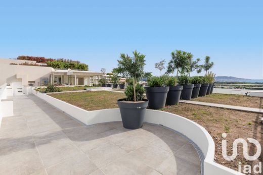 Apartment / Etagenwohnung in Mandelieu-la-Napoule, Alpes-Maritimes