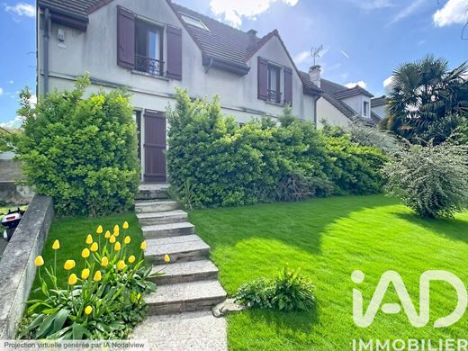Villa in Bry-sur-Marne, Val-de-Marne