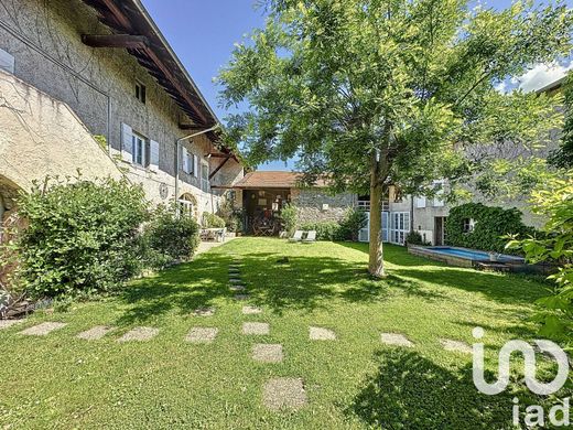 Villa en Saint-Genis-les-Ollières, Ródano