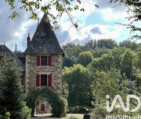 Schloss / Burg in Lagraulière, Corrèze