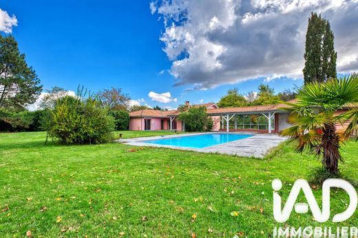 Villa in Mérignac, Gironde