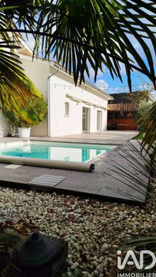 Villa in Eysines, Gironde