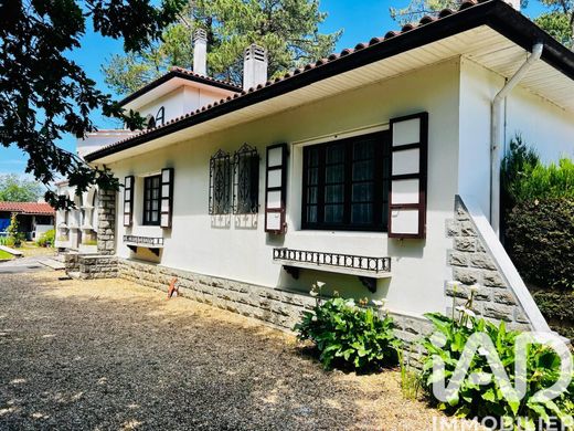 Villa in Saint-Jean-de-Luz, Pyrénées-Atlantiques