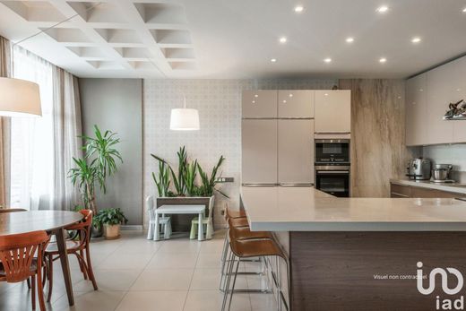 Apartment in Montmartre, Abbesses, Grandes-Carrières, Paris