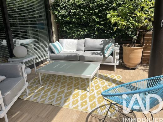 Apartment / Etagenwohnung in Antibes, Alpes-Maritimes