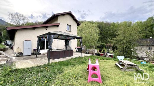 Villa in Lancrans, Ain