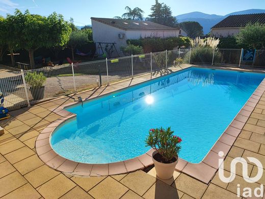 ‏בניין ב  Vallon-Pont-d'Arc, Ardèche