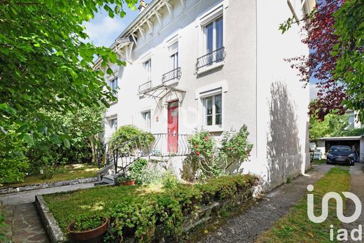 Villa in Bry-sur-Marne, Val-de-Marne