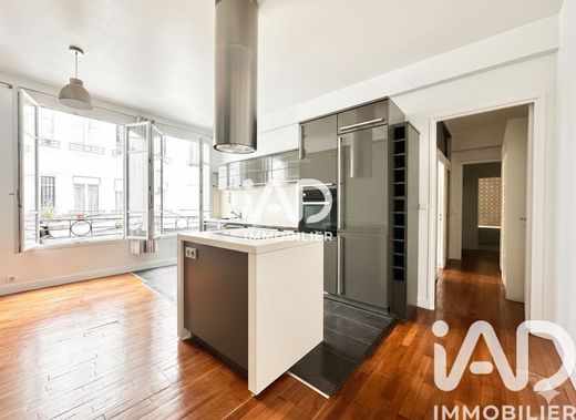 Apartment in Canal Saint Martin, Château d’Eau, Porte Saint-Denis, Paris