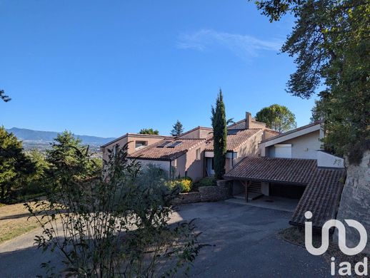 Willa w Mours-Saint-Eusèbe, Drôme