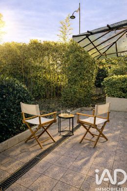 Villa in Rueil-Malmaison, Hauts-de-Seine