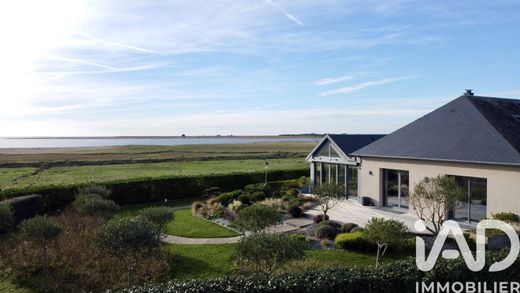 Villa a Regnéville-sur-Mer, Manica