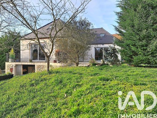 Villa in Cormeilles-en-Parisis, Val d'Oise