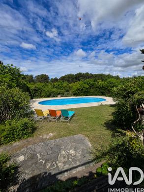 Villa in Les Pennes-Mirabeau, Bouches-du-Rhône