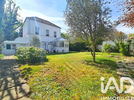 Villa in Le Raincy, Seine-Saint-Denis
