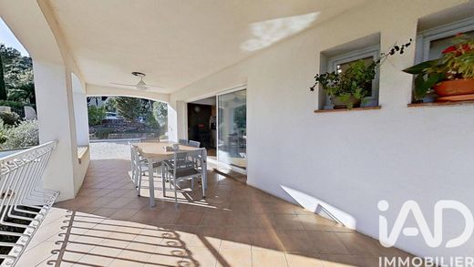 Villa à Roquebrune-sur-Argens, Var