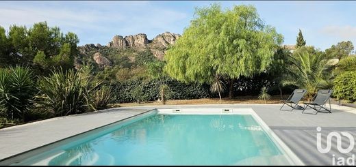 Villa a Roquebrune-sur-Argens, Var