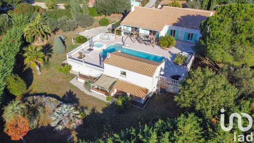 Villa a Roquebrune-sur-Argens, Var