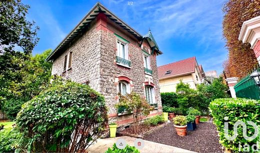Villa in Saint-Maur-des-Fossés, Val-de-Marne