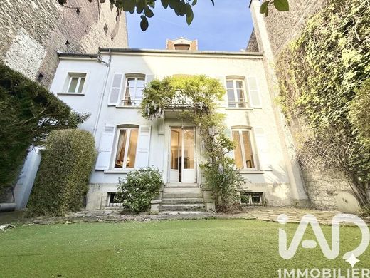 Villa in Saint-Mandé, Val-de-Marne