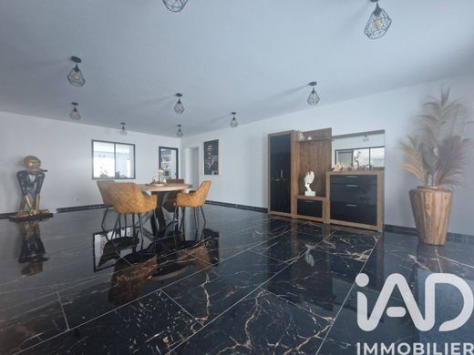 Villa in Hersin-Coupigny, Pas-de-Calais