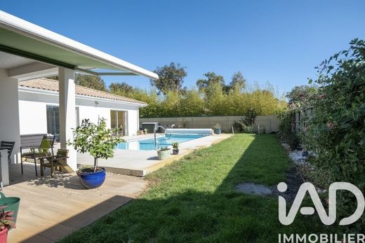 Villa in Lanton, Gironde