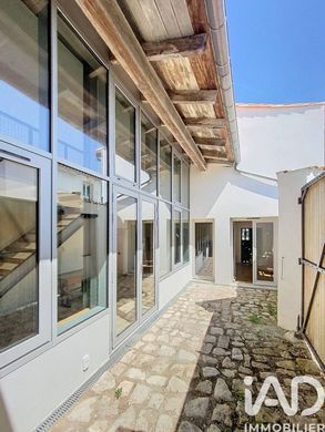 Villa in Sainte-Marie-de-Ré, Charente-Maritime