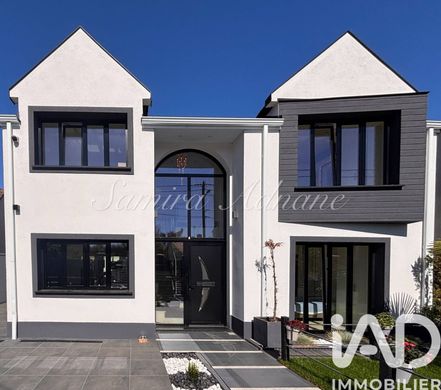 Villa in Montigny-lès-Cormeilles, Val d'Oise
