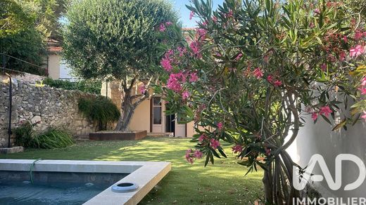 Villa in Villeneuve-lès-Avignon, Gard