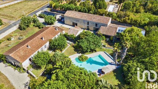 Villa in Saint-Pierre-d'Oléron, Charente-Maritime