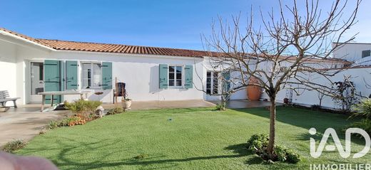 Villa in Le Bois-Plage-en-Ré, Charente-Maritime
