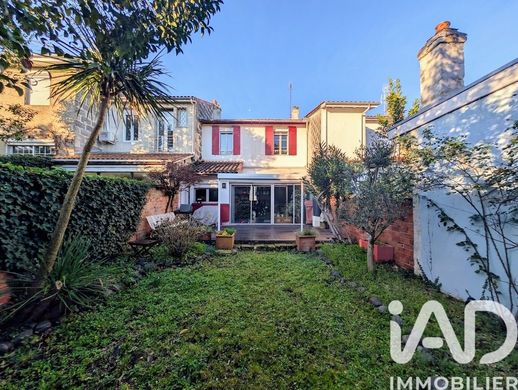 Villa in Bordeaux, Gironde