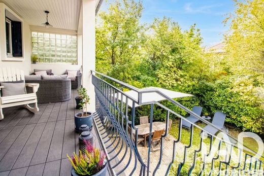Villa a Rueil-Malmaison, Hauts-de-Seine